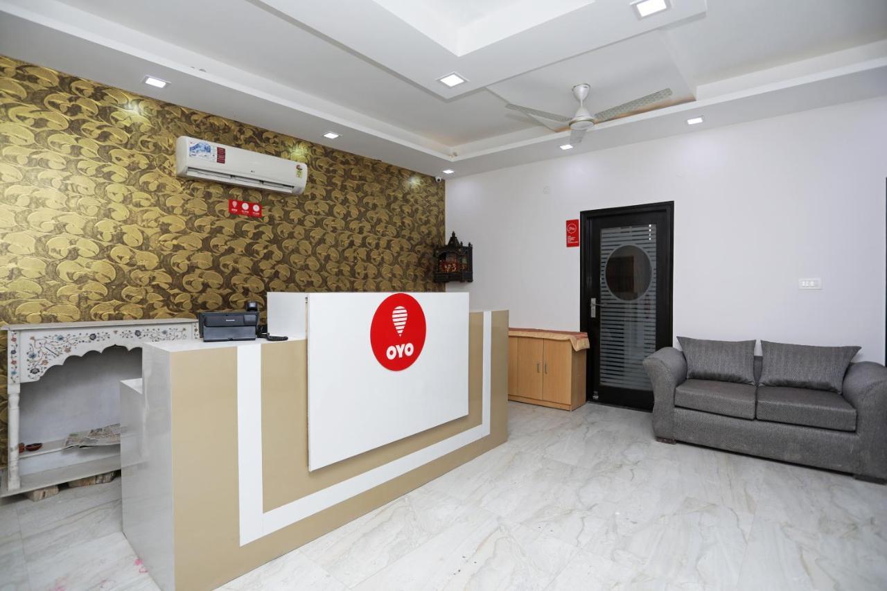 Oyo 12673 The Diplomat Inn 델리 외부 사진
