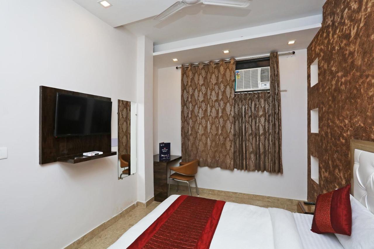 Oyo 12673 The Diplomat Inn 델리 외부 사진