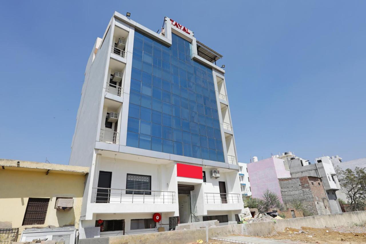 Oyo 12673 The Diplomat Inn 델리 외부 사진