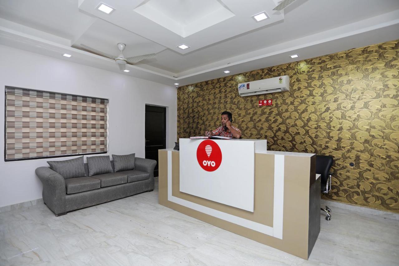 Oyo 12673 The Diplomat Inn 델리 외부 사진