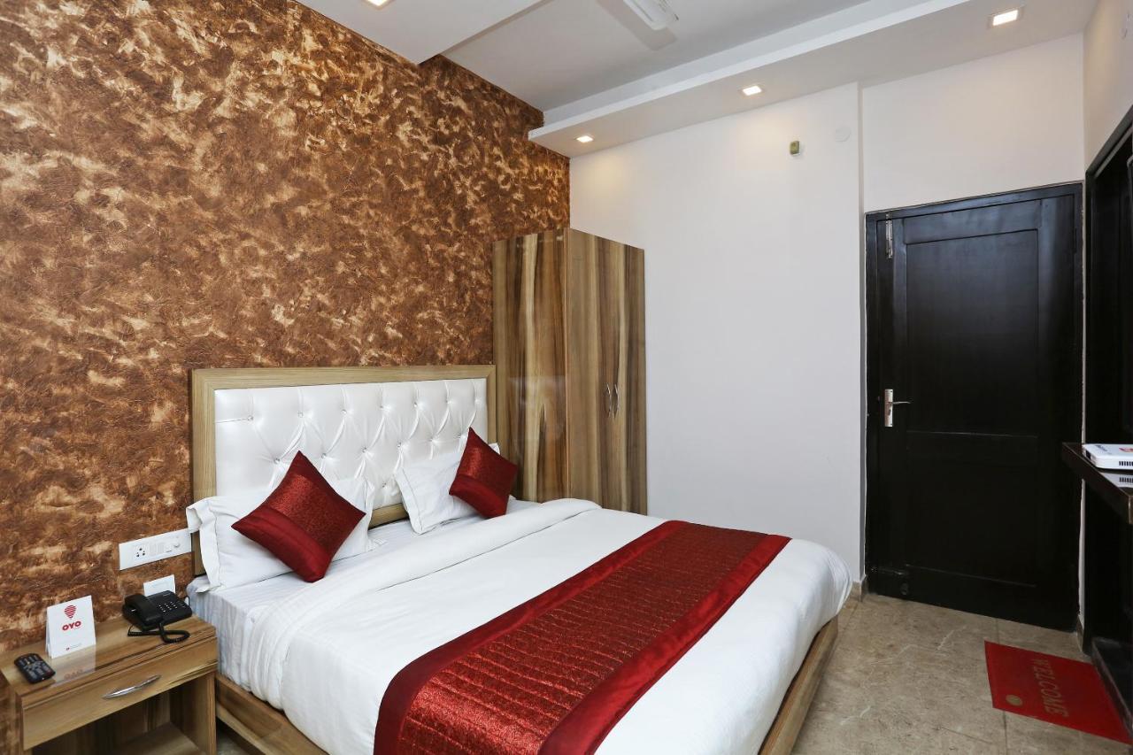 Oyo 12673 The Diplomat Inn 델리 외부 사진