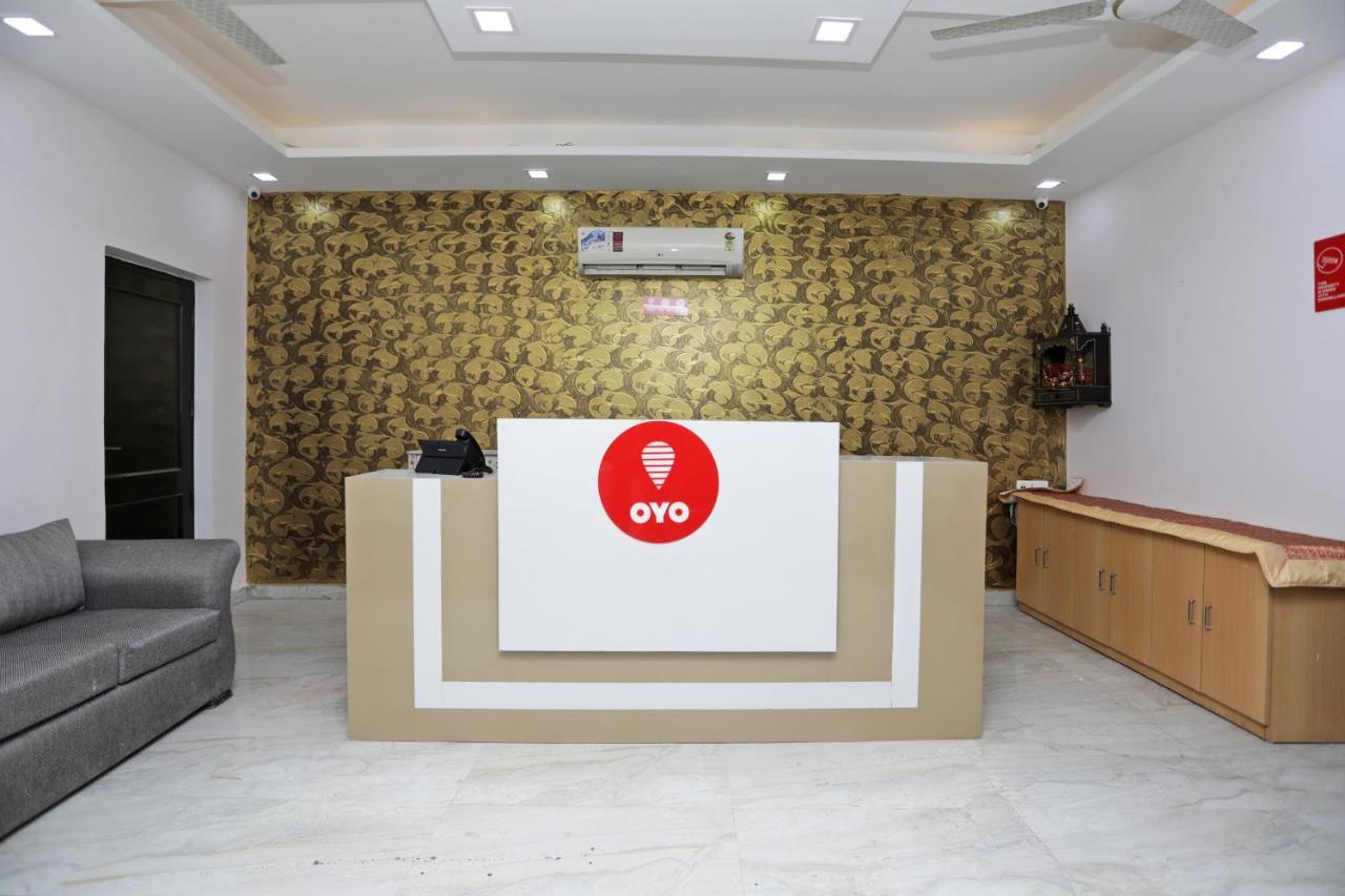 Oyo 12673 The Diplomat Inn 델리 외부 사진
